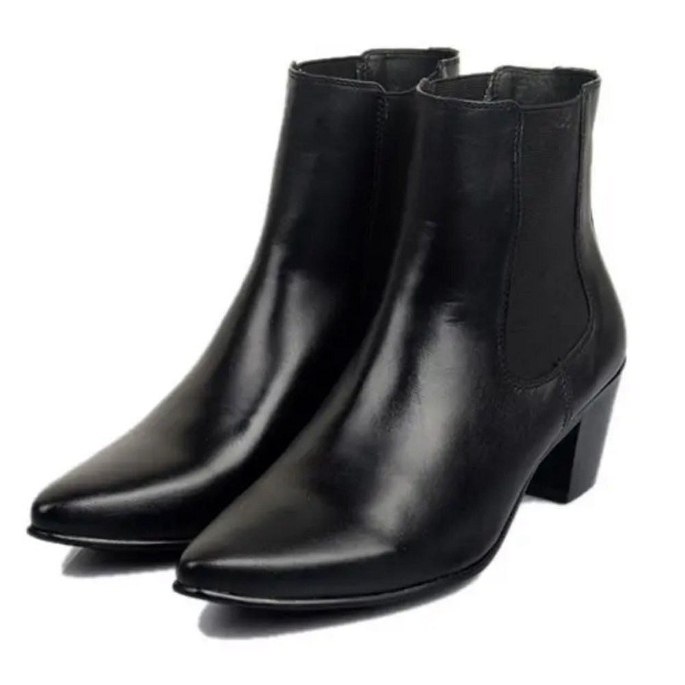 BRAND NEW PAIR OF LEATHER SIZE 12 CHELSEA BOOTS WITH POINTY TOE AND CUBAN HEELS.